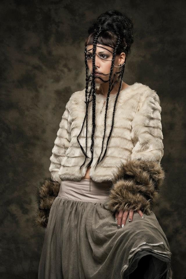 Hår: Trine og Pia Make-up: Pia Fotograf : Jan Kraft Modell: Renate Veronica Hansen Klær: Nu Fredrikstad Smykkedesigner av nesering Trine Teksle